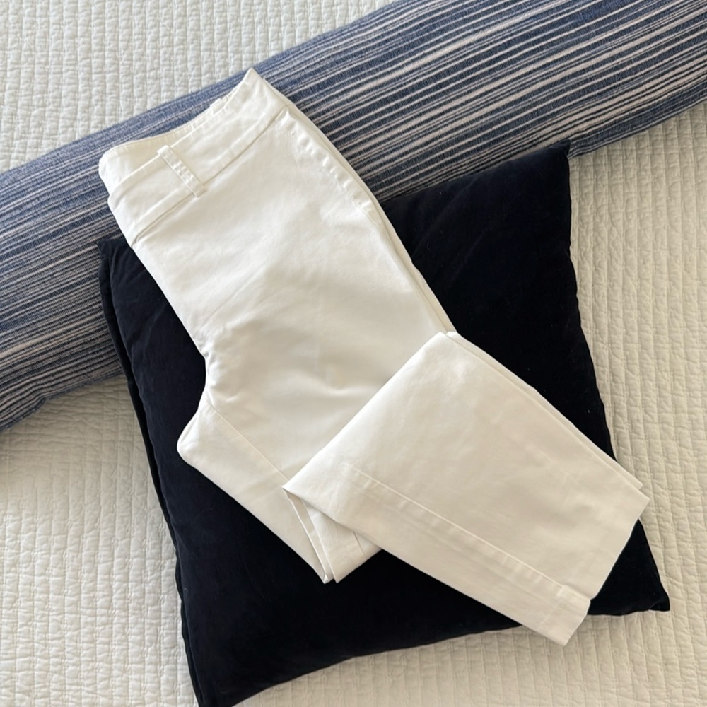 Elegant White Cropped Capri Pants, super light cotton